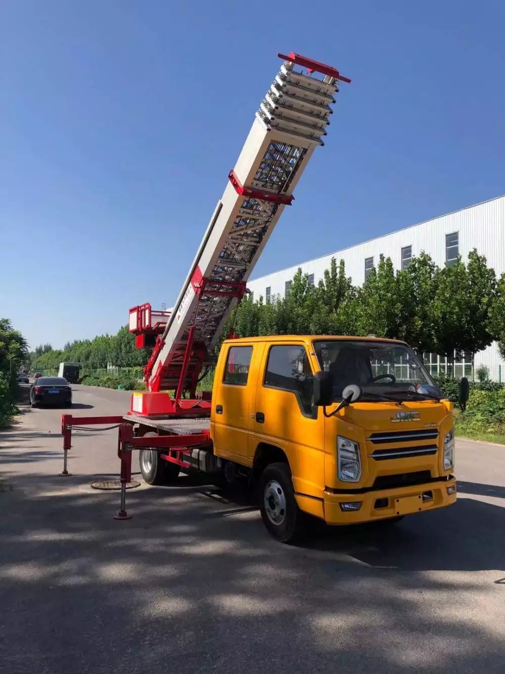 宿迁宿豫附近的云梯车出租服务：轻松解决高空作业需求