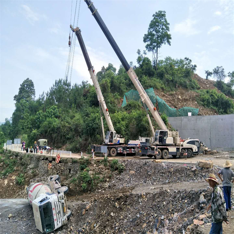 宿迁宿豫汽车掉沟里叫吊车救援要多少钱